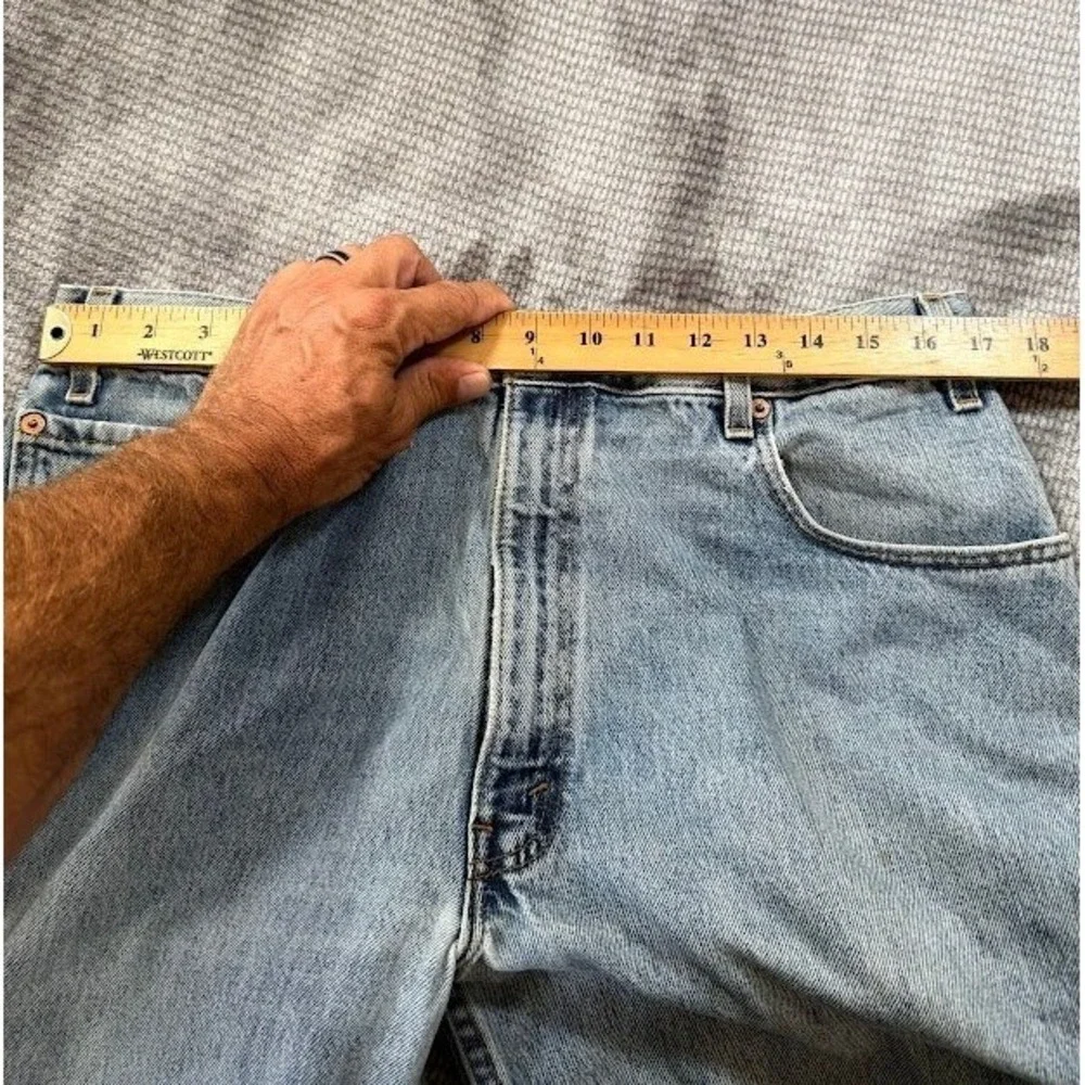 Vintage Levis 560 Loose Fit Tapered Leg Jeans Light Wash Denim USA Made 34x31